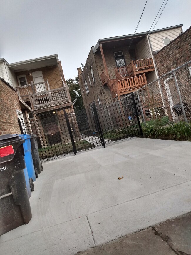 Building Photo - 8226 S Sangamon St