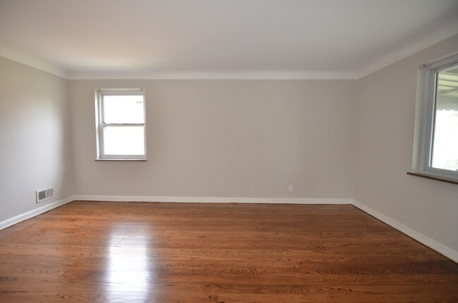 Building Photo - 7233 Brookcrest Dr
