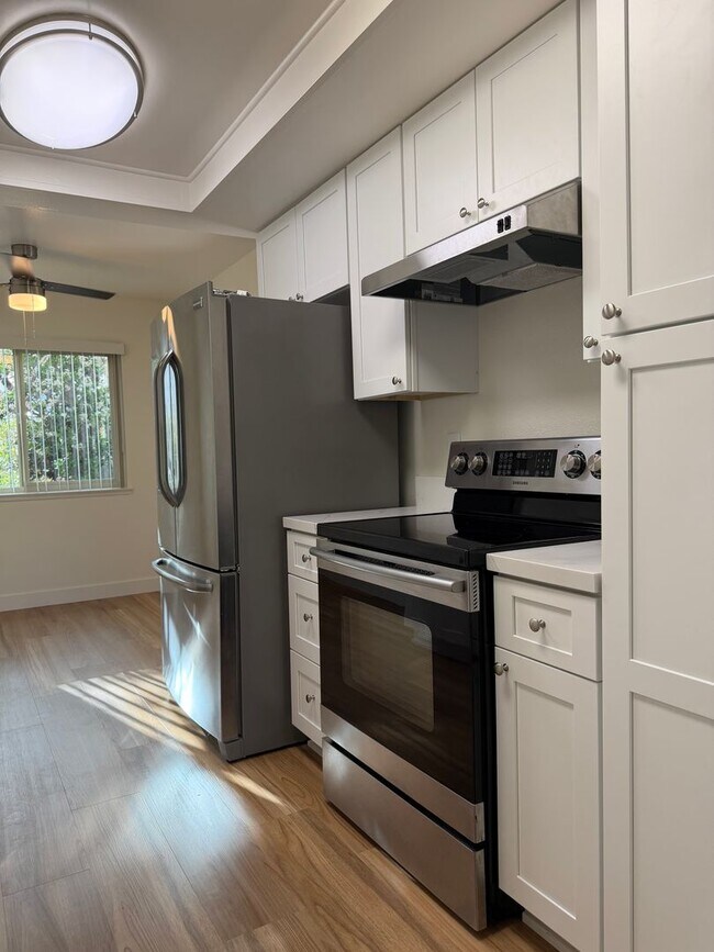 Building Photo - Classic 3Br/2Ba Bottom Level Condo in Campana Villas W/ Golf Course View