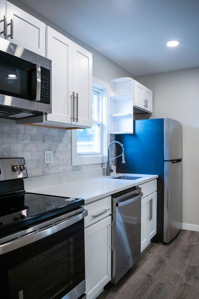 Building Photo - 3-Bedroom Single Family Home with Large Yard