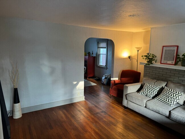 Foto del edificio - 1837 Fallowfield Ave