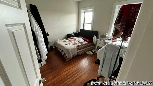 Foto del edificio - 622 Columbia Rd