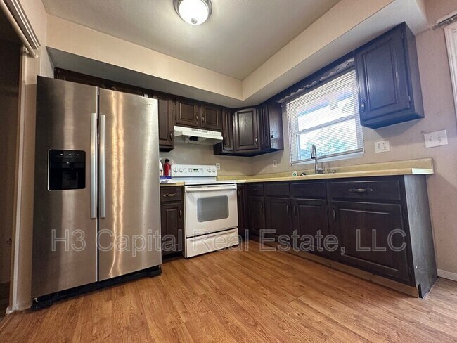 Foto del edificio - 109 E Poos Dr