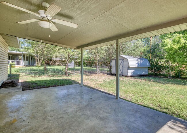 Building Photo - Nice rental in Harmony Hills