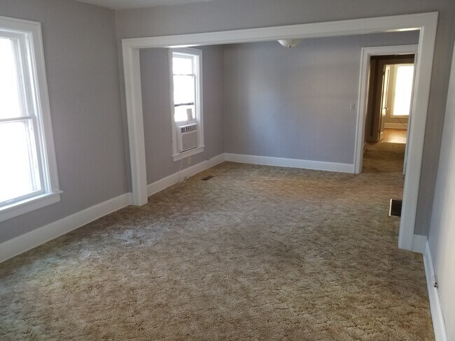 livingroom/dining room - 127 Lake Ave