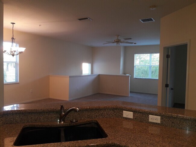 Foto del edificio - Annual unfurnished-3 bedroom, 2 bath condo with garage in gated community!