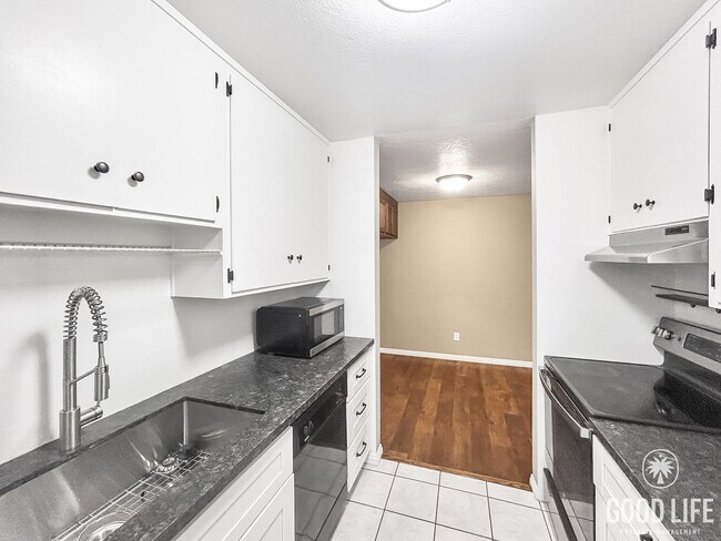 Foto del edificio - Beautiful 1Bd/1Ba located in Bay Ho!