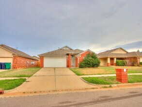 Building Photo - 3221 SW 103rd Pl