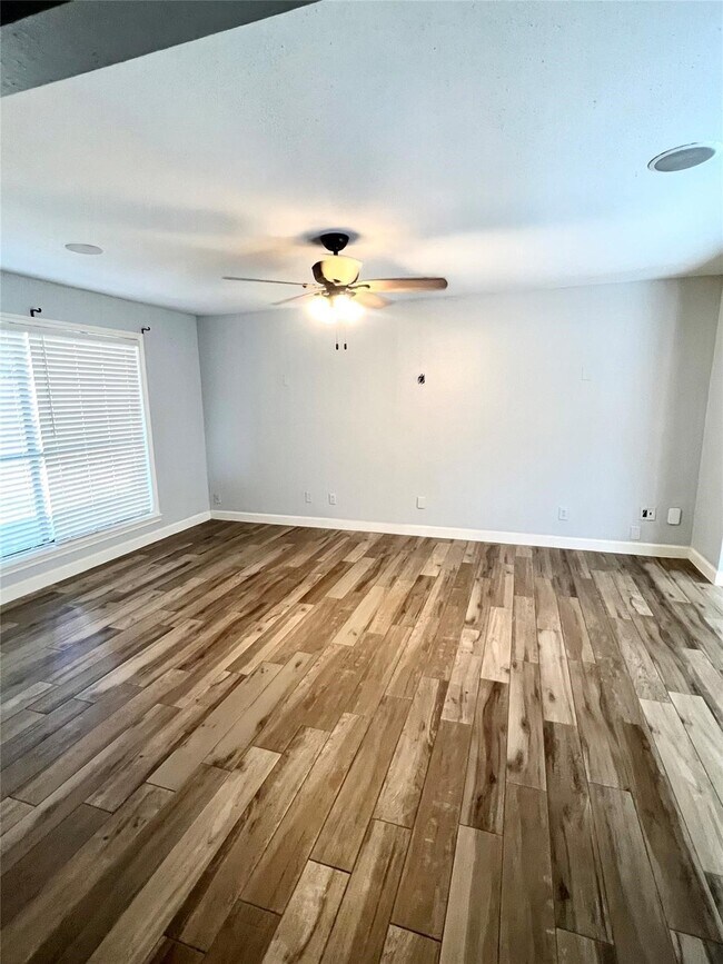 Building Photo - 2719 Tinechester Dr
