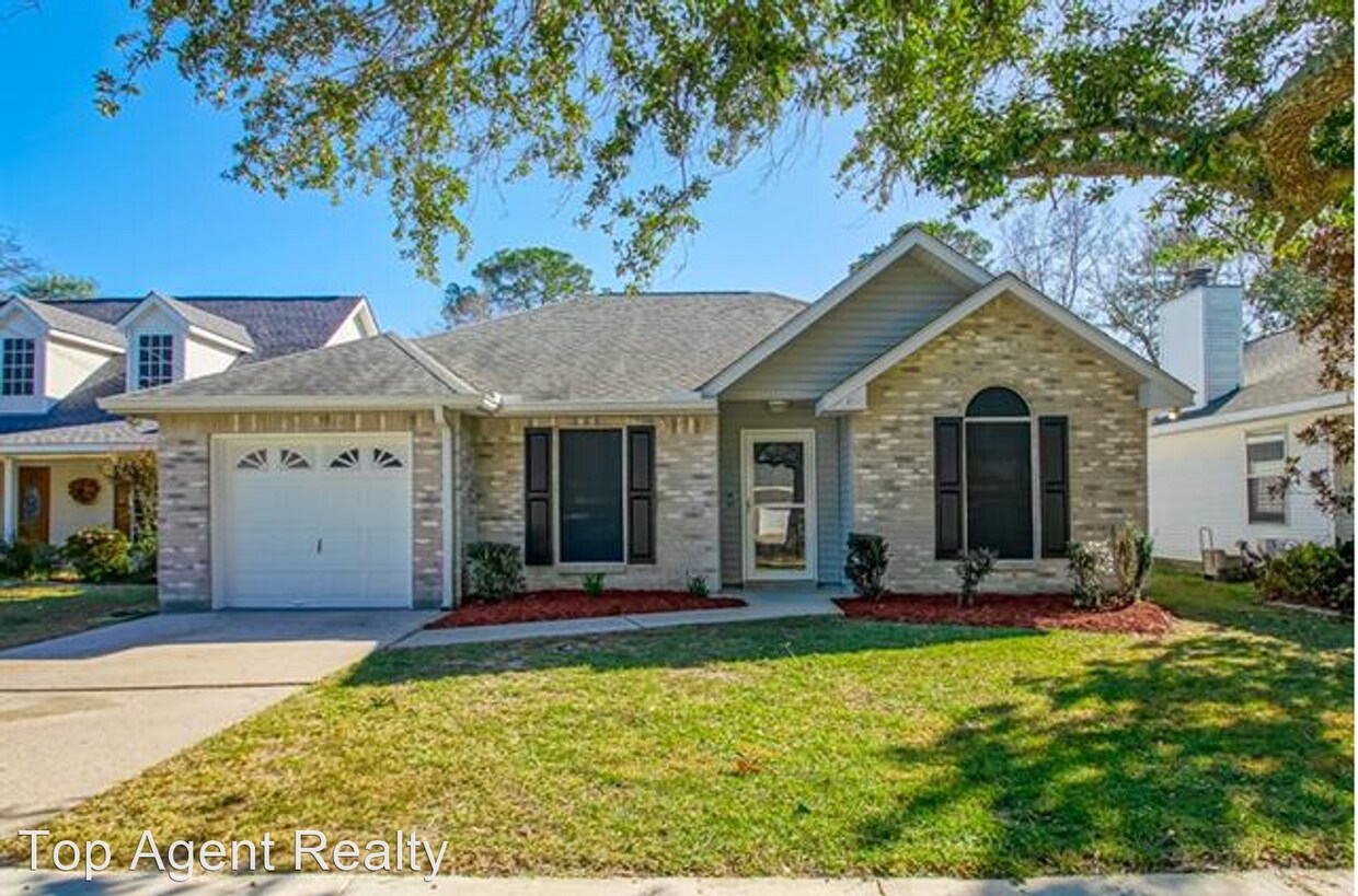 3 br, 2 bath House 410 W Suncrest Loop House Rental in Slidell, LA