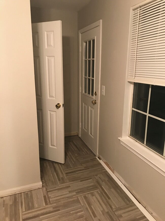 Building Photo - 404 Wedgewood Cir
