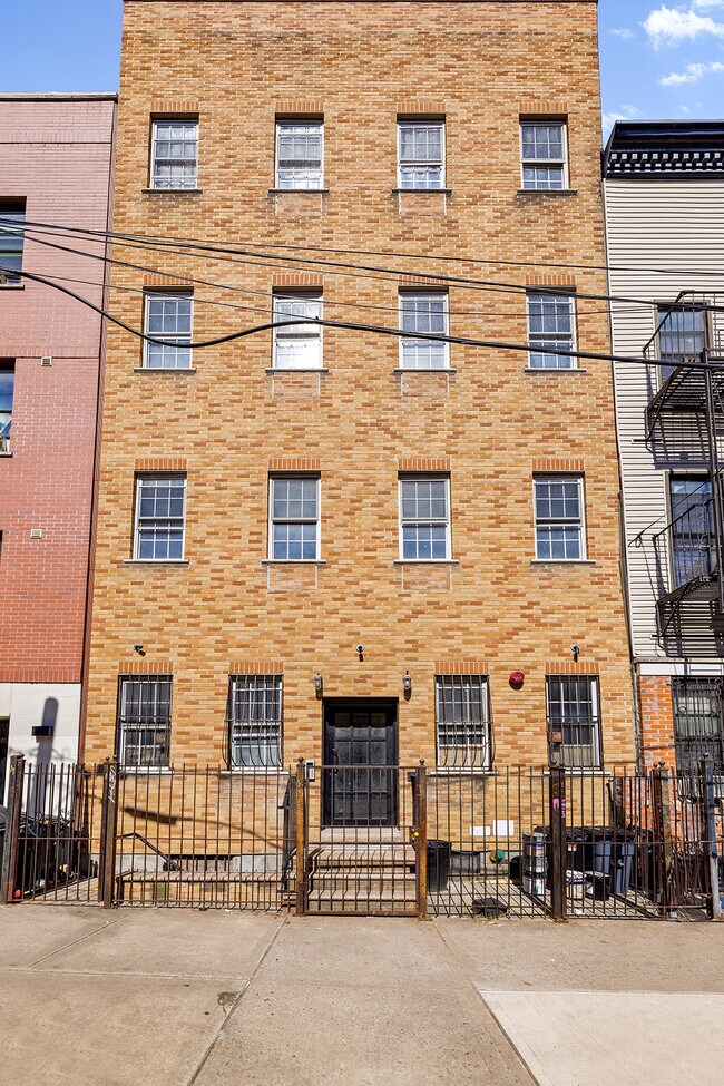 Foto del edificio - 1287 Greene Ave