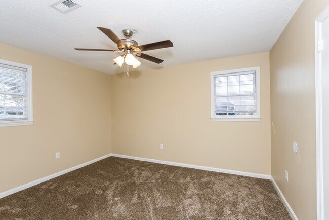 Foto del edificio - 7671 Mendelwood Dr