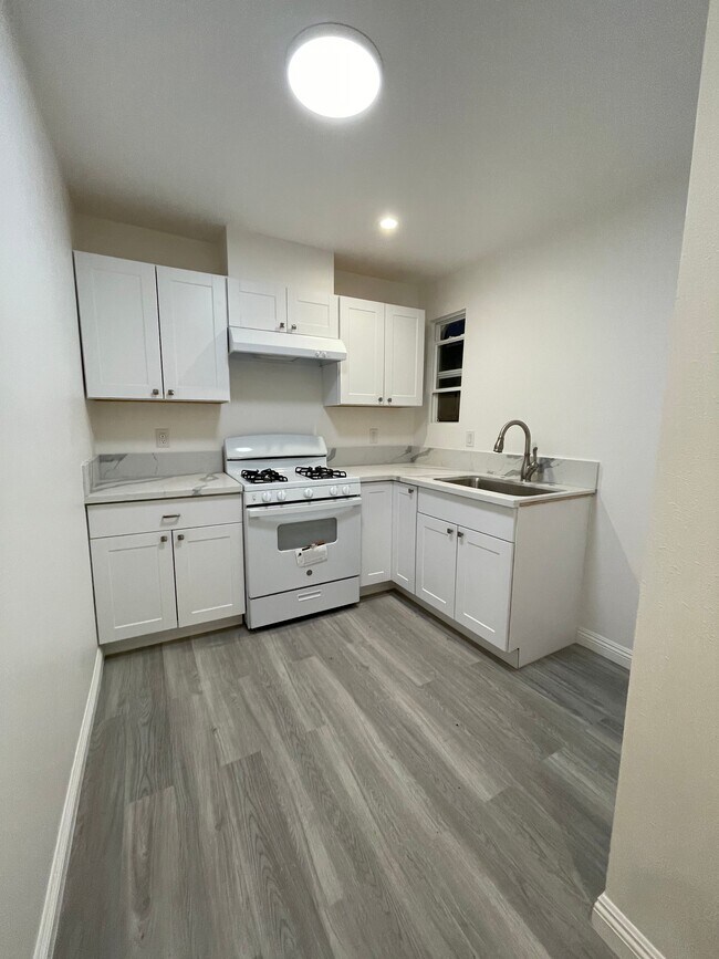 Cocina - 3426 Maricopa St
