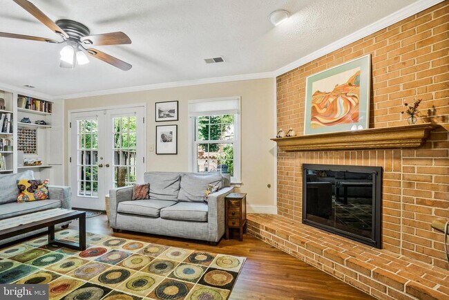Building Photo - 202 Governors Ct