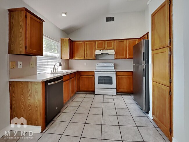 Building Photo - 5838 Spring Cabin