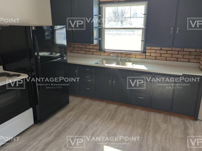 Building Photo - - Marinette House For Rent –