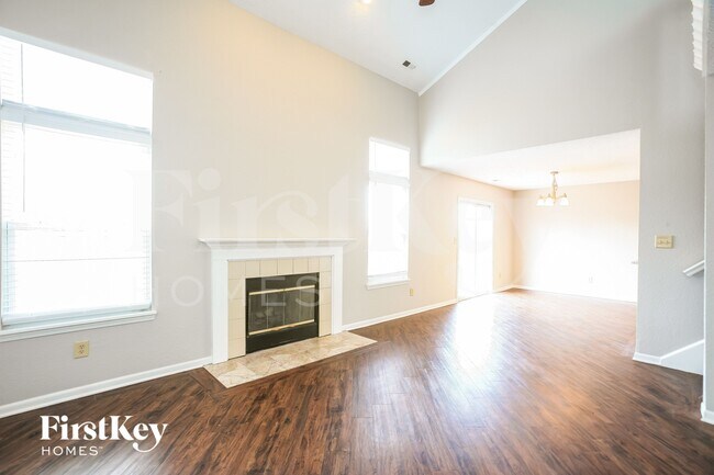Foto del edificio - 5338 Cliff Ridge Dr