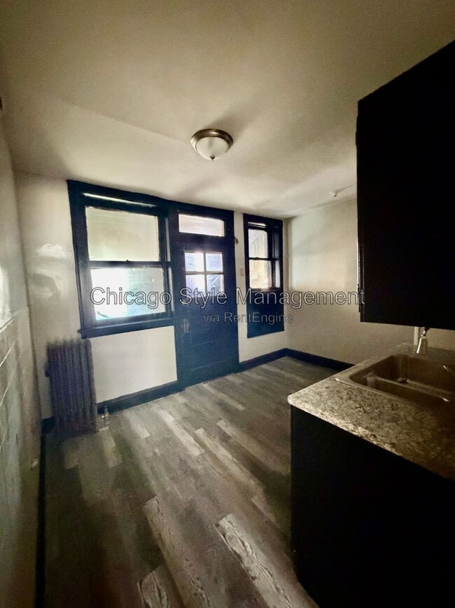 Building Photo - 2950 W 61st St