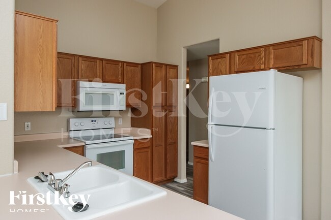 Building Photo - 4128 W Solar Dr