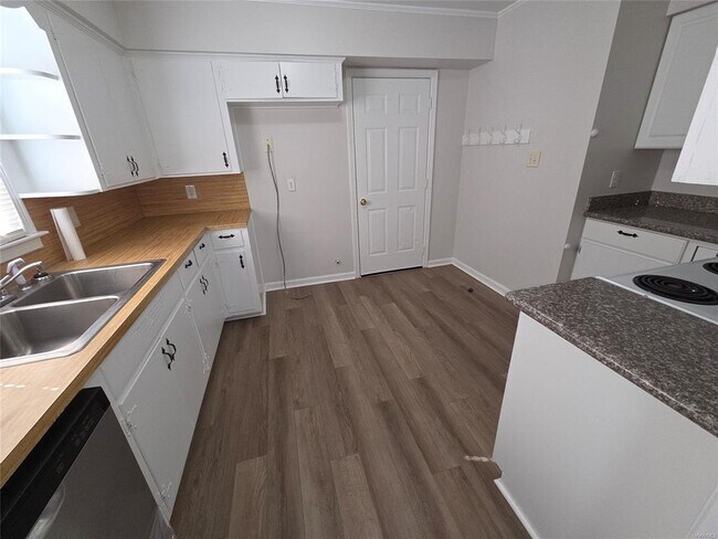 Building Photo - 157 Eton Rd