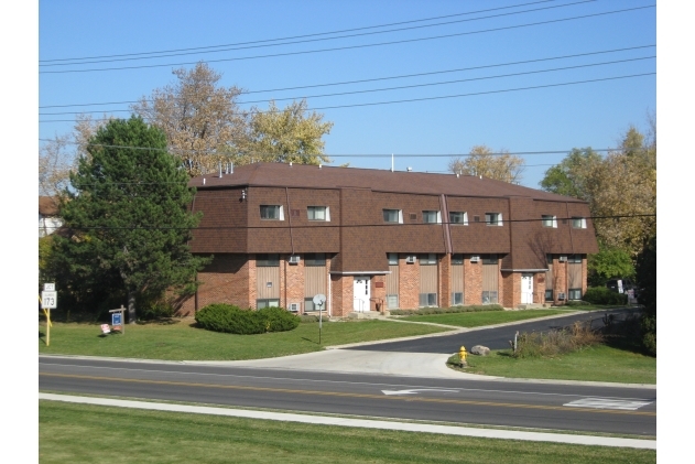 Building Photo - Country Manor Apartments