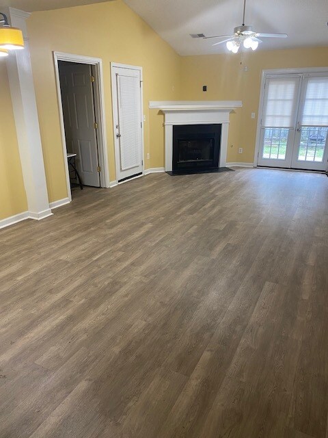 Foto del edificio - 225 Lawson Dr