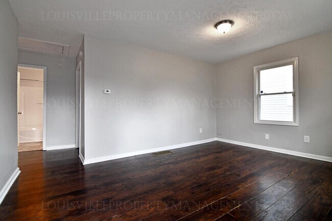 Building Photo - 1360 Lillian Ave