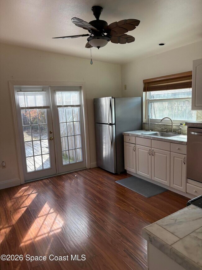 Building Photo - 385 S Brevard Ave