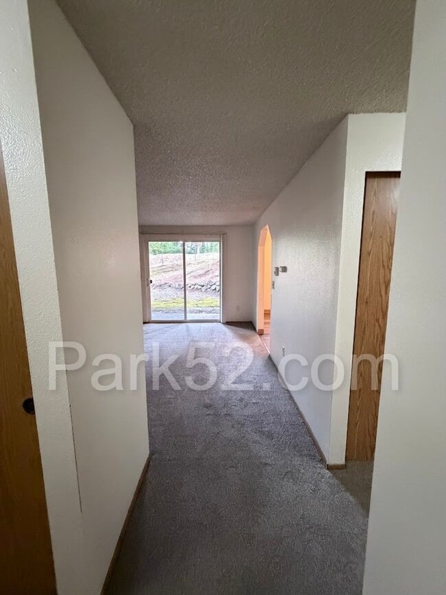 Building Photo - 5025 S Orchard #B