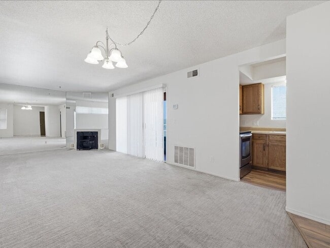 Building Photo - Breathtaking Mountain Views from Dual Balconies – Spacious 2 Bed / 2 Bath