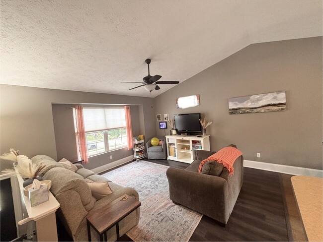 Main floor living room with vaulted ceilings - 723 Pat Ave NW