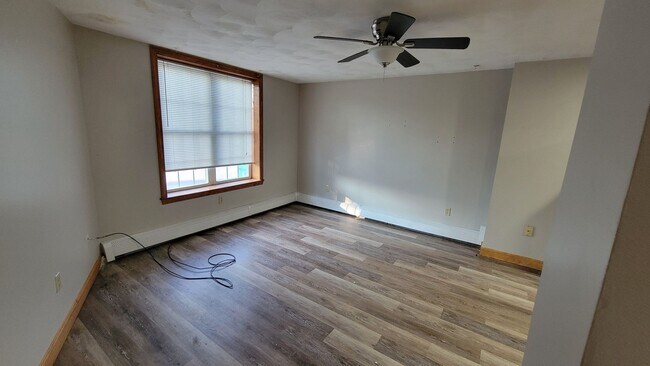 Building Photo - 147 Oak Street
