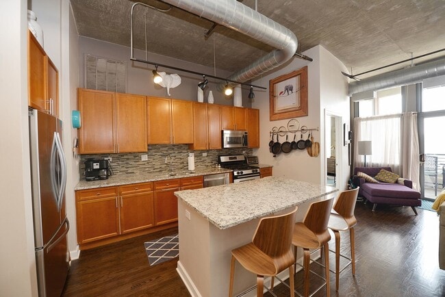 Building Photo - 900 N Kingsbury St