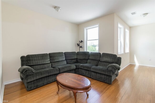 Building Photo - 4 br, 4 bath Duplex - 2036 N 17TH ST Unit 2