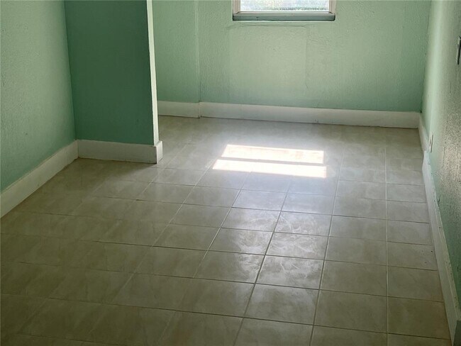 Foto del edificio - 2002 E 33rd Ave