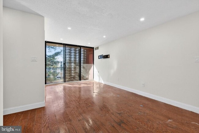 Building Photo - 16 S Van Dorn St