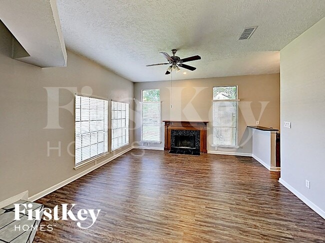 Building Photo - 2106 Hazyknoll Ln