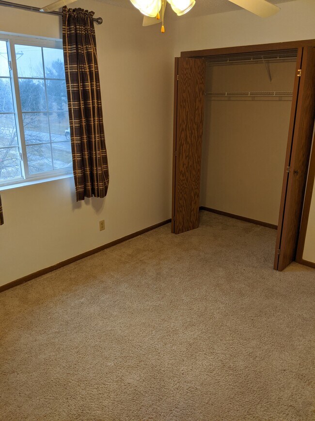 995 Terry Ave Unit 9, Hiawatha, IA 52233 Condo for Rent in Hiawatha