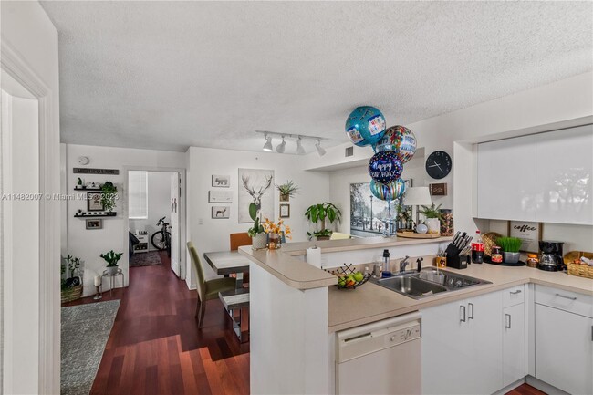 Building Photo - 520 SW 111th Ave