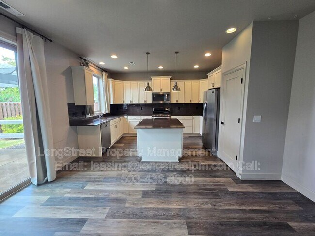 Foto del edificio - 3338 SE Summerfield Dr