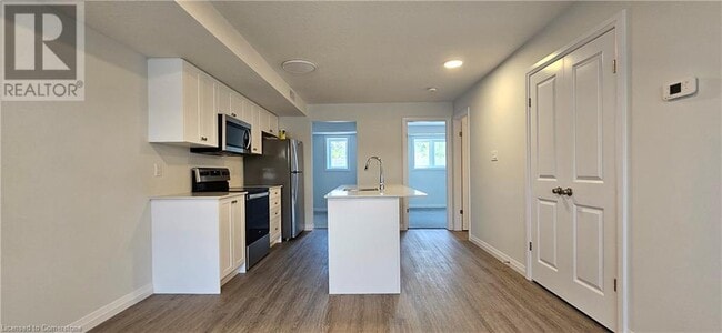 Building Photo - 410 Northfield Dr W