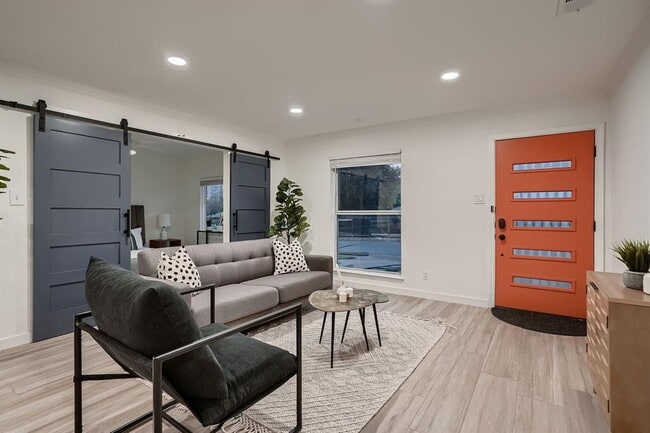 Building Photo - 2409 Campden Dr