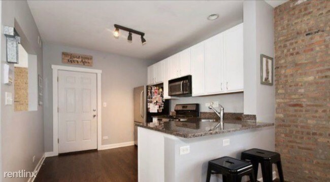 Building Photo - 2 br, 2 bath Condo - 5915 N Paulina St