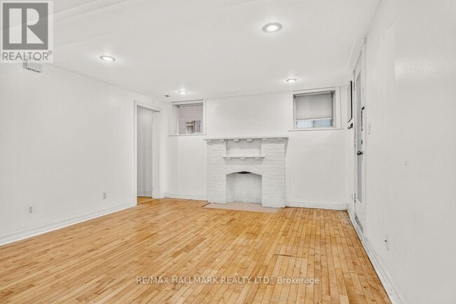 Building Photo - 483 Parkside Dr