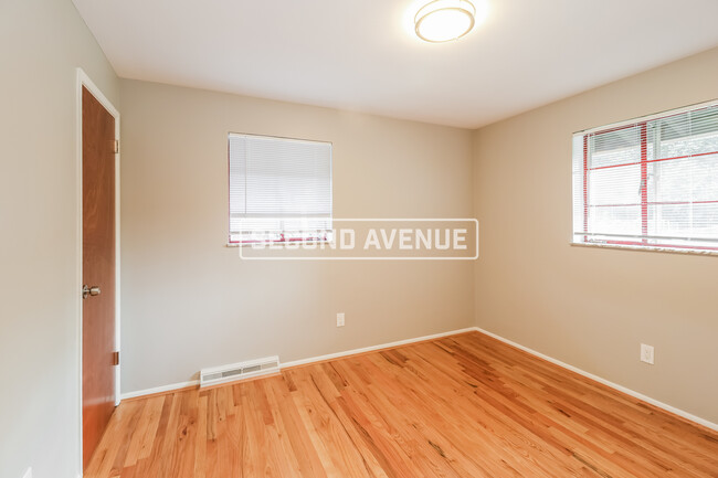 Building Photo - 3456 Tangent DR