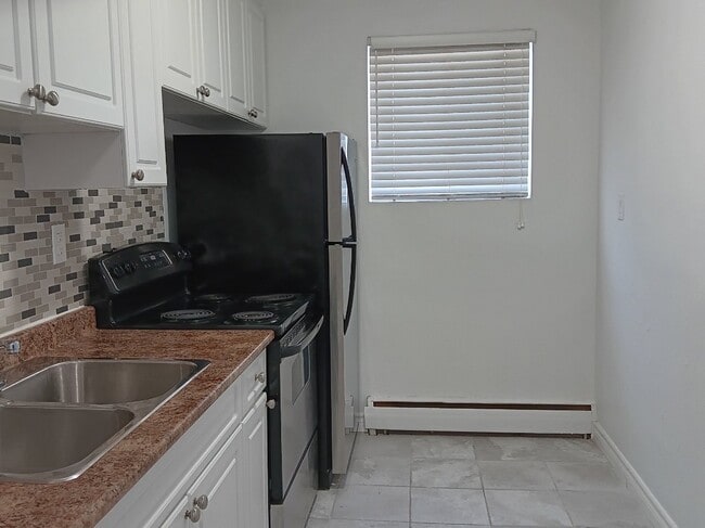 Building Photo - 1 Bedroom Suite available
