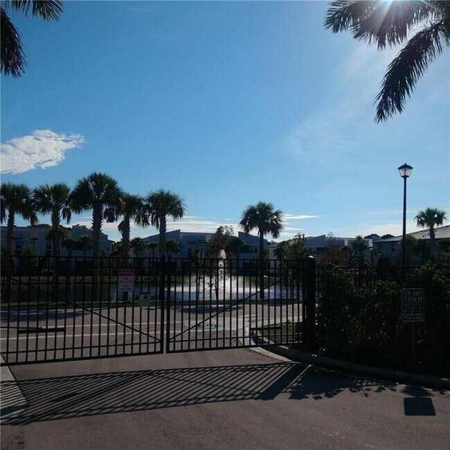 Building Photo - 3919 SE Mentmore Ln