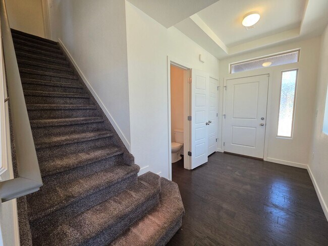 Foto del edificio - Beautiful 3 Bed 3 Bath Home In Banning Lewis Ranch!!!