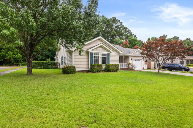 Building Photo - Spacious 4-Bedroom Home in a Prime Locatio...